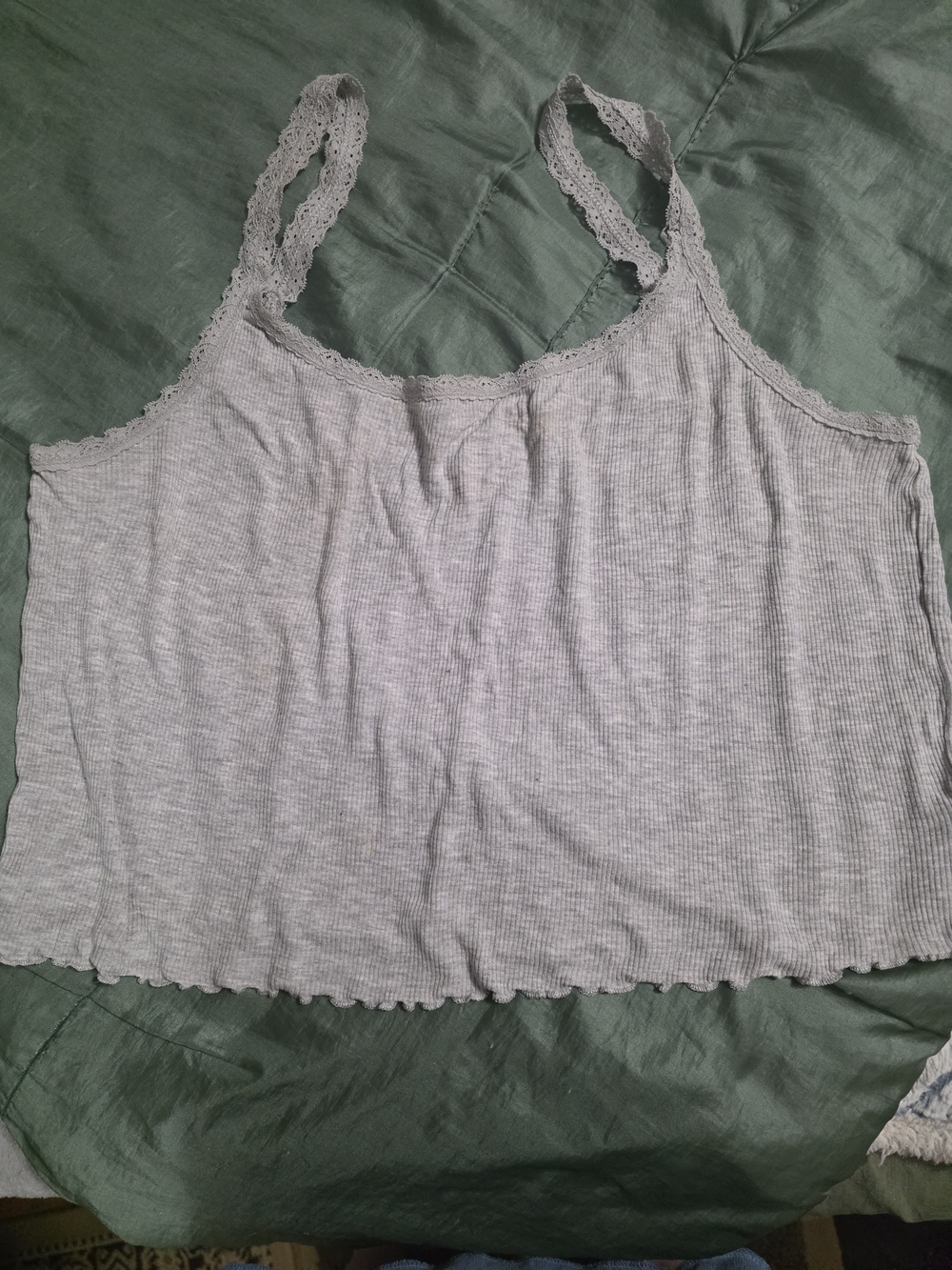 Colsie Light Gray Ribbed Lace-Trim Cropped Camisole